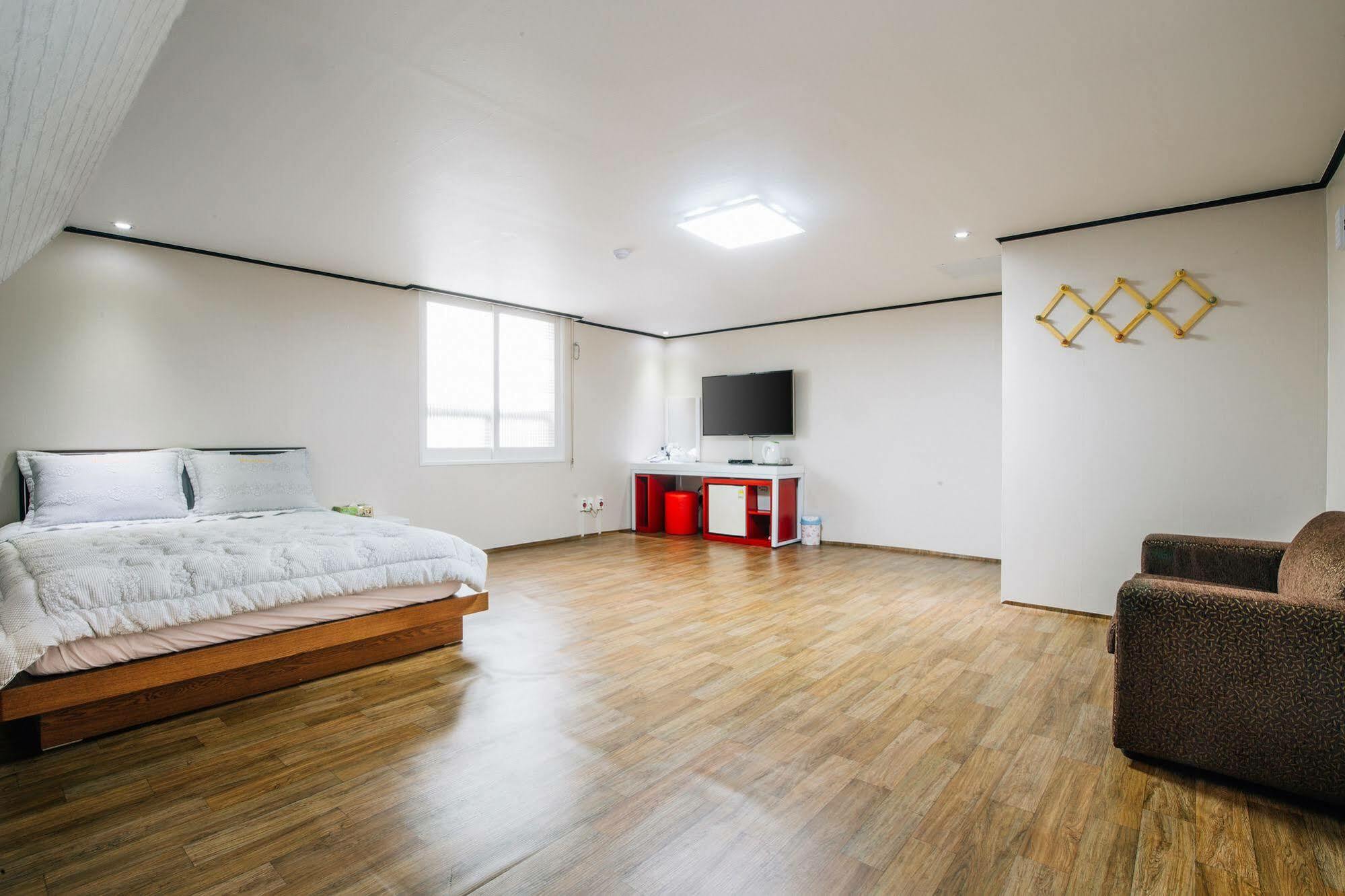 Oakra Hotel Чечжу Екстер'єр фото